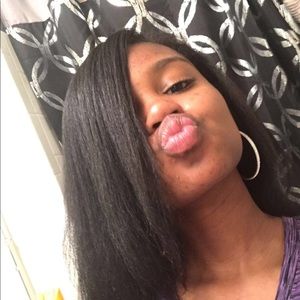 Meet your Posher, Akilah